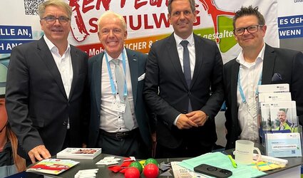 Ministerpräsident Olaf Lies, Oberbürgermeister Jürgen Krogmann & Geschäftsführer Michael May am Stand des GUV Oldenburg